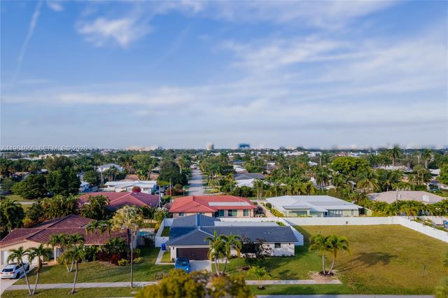 2415 NE 35th Drive, Fort Lauderdale, FL 33308