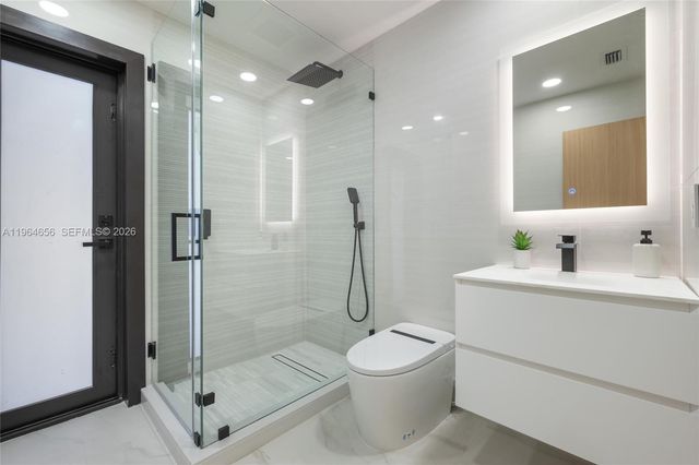 2415 NE 35th Drive, Fort Lauderdale, FL 33308