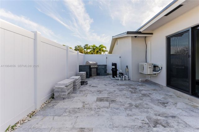 2415 NE 35th Drive, Fort Lauderdale, FL 33308