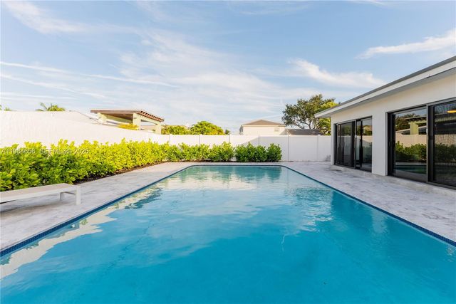 2415 NE 35th Drive, Fort Lauderdale, FL 33308