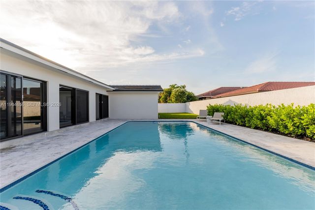 2415 NE 35th Drive, Fort Lauderdale, FL 33308