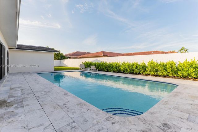 2415 NE 35th Drive, Fort Lauderdale, FL 33308