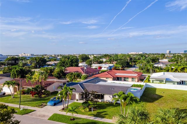 2415 NE 35th Drive, Fort Lauderdale, FL 33308
