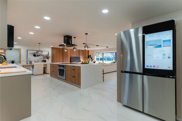 2415 NE 35th Drive, Fort Lauderdale, FL 33308