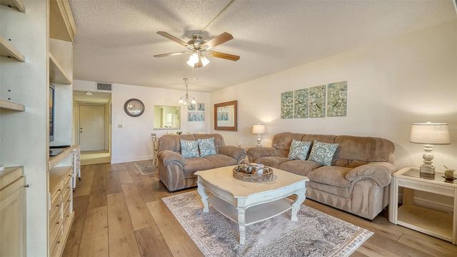 214 LAKEWOOD DRIVE 214, Bradenton, FL 34210