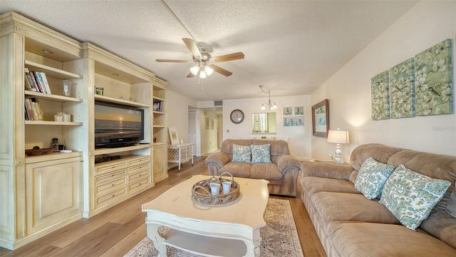 214 LAKEWOOD DRIVE 214, Bradenton, FL 34210