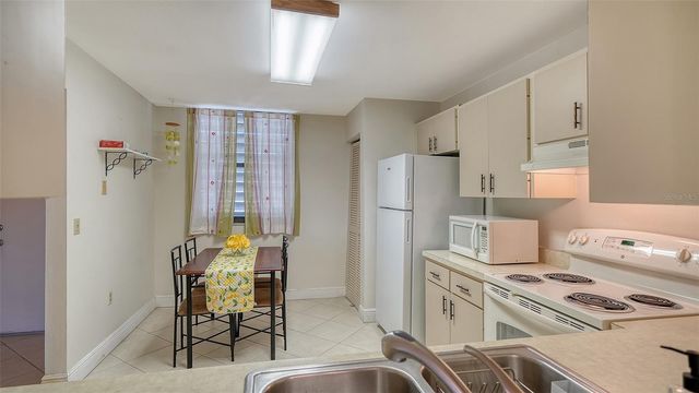 214 LAKEWOOD DRIVE 214, Bradenton, FL 34210