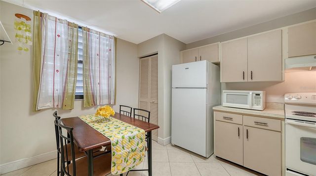 214 LAKEWOOD DRIVE 214, Bradenton, FL 34210