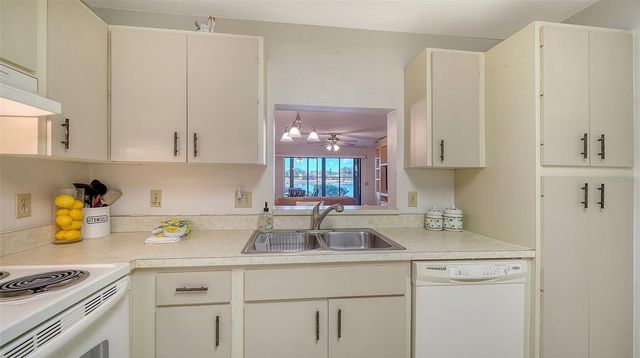 214 LAKEWOOD DRIVE 214, Bradenton, FL 34210