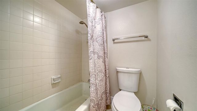 214 LAKEWOOD DRIVE 214, Bradenton, FL 34210