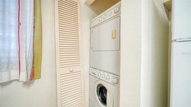 214 LAKEWOOD DRIVE 214, Bradenton, FL 34210