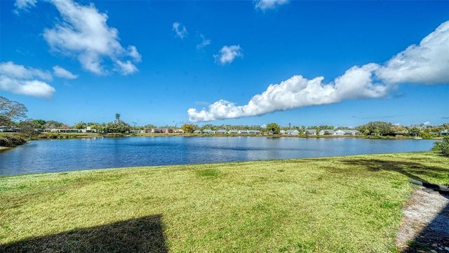 214 LAKEWOOD DRIVE 214, Bradenton, FL 34210