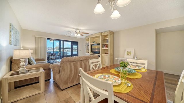 214 LAKEWOOD DRIVE 214, Bradenton, FL 34210