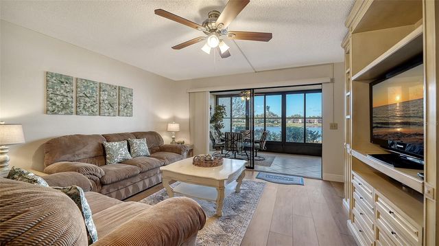 214 LAKEWOOD DRIVE 214, Bradenton, FL 34210