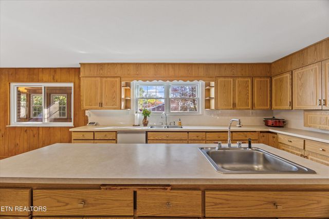 201 Highland Circle, Lenoir City, TN 37772