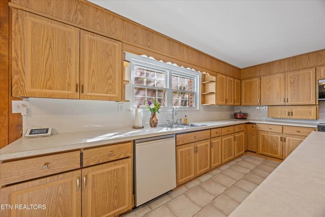 201 Highland Circle, Lenoir City, TN 37772