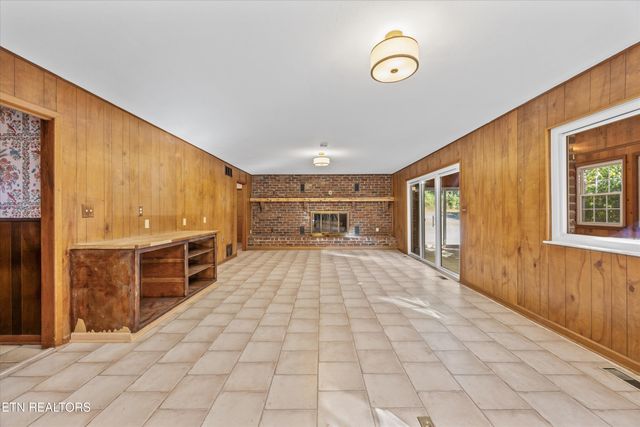 201 Highland Circle, Lenoir City, TN 37772