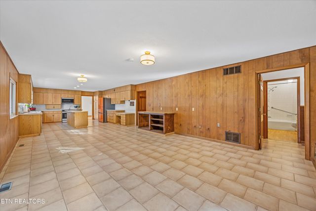 201 Highland Circle, Lenoir City, TN 37772