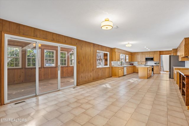 201 Highland Circle, Lenoir City, TN 37772