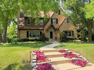 906 Emerson AVENUE, South Milwaukee, WI 53172