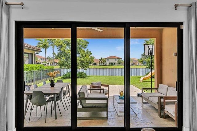 12143 S BAYPOINT Circle, Parkland, FL 33076