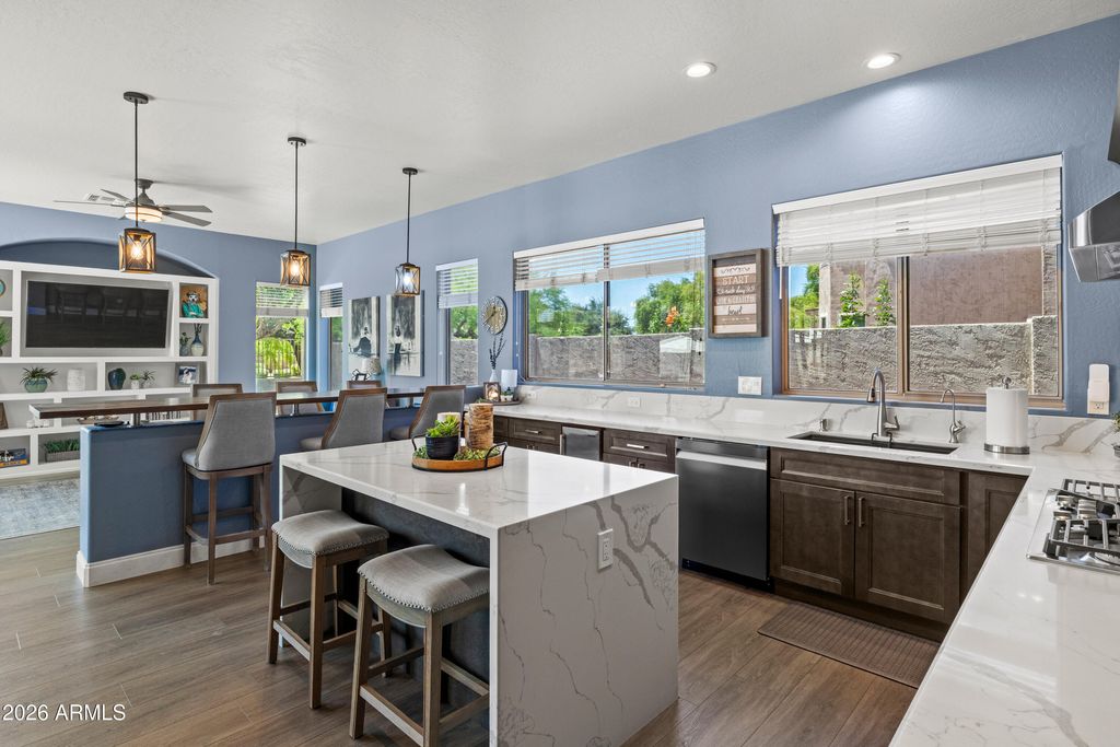 Image 10 of property listing at 665 W GOLDFINCH Way, Chandler, AZ 85286