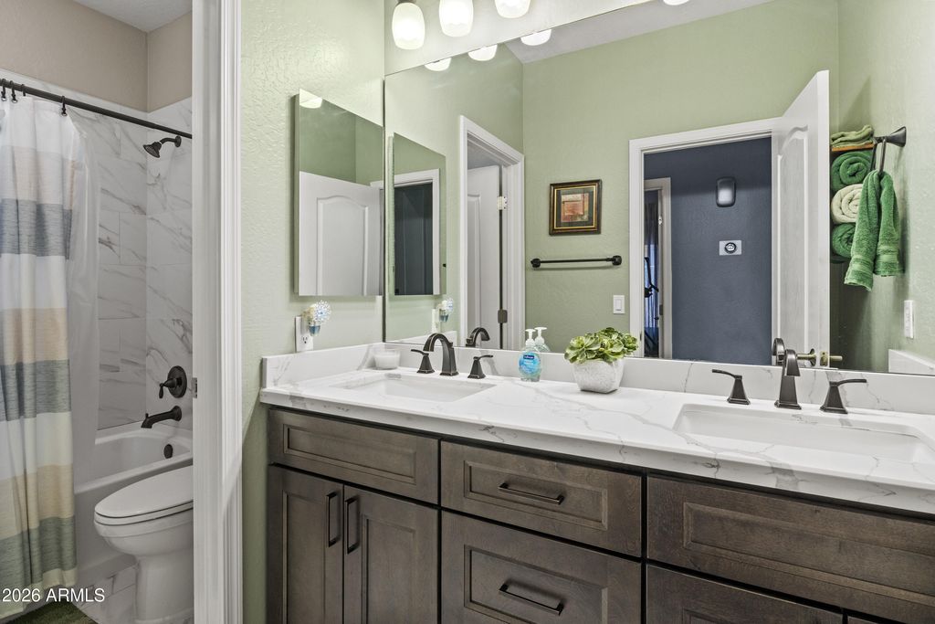 Image 27 of property listing at 665 W GOLDFINCH Way, Chandler, AZ 85286
