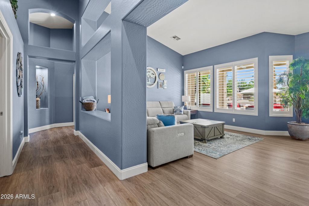 Image 5 of property listing at 665 W GOLDFINCH Way, Chandler, AZ 85286