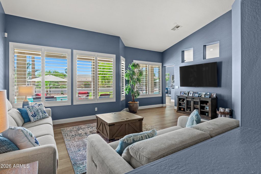 Image 9 of property listing at 665 W GOLDFINCH Way, Chandler, AZ 85286