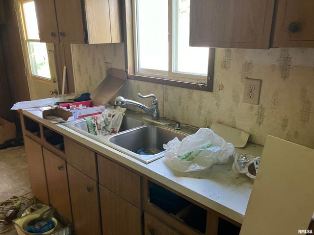 114 OAK Street, Gladstone, IL 61437