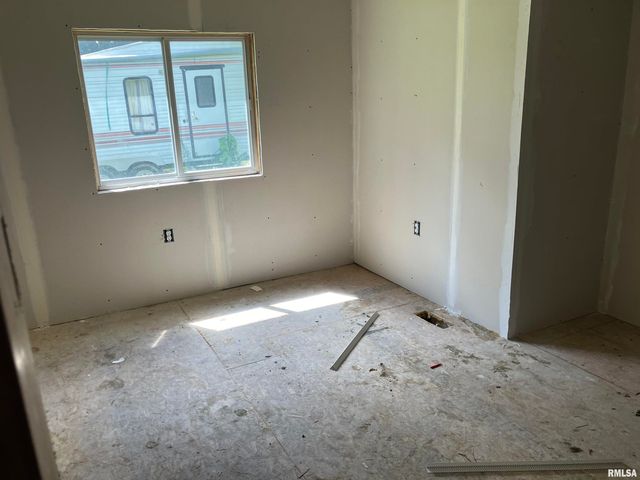 114 OAK Street, Gladstone, IL 61437