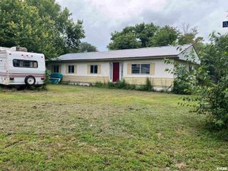 114 OAK Street, Gladstone, IL 61437