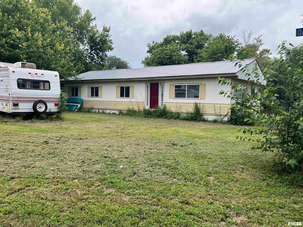 114 OAK Street, Gladstone, IL 61437