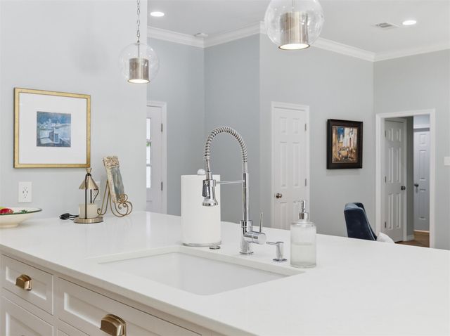 2810 Brandy LN, Georgetown, TX 78628