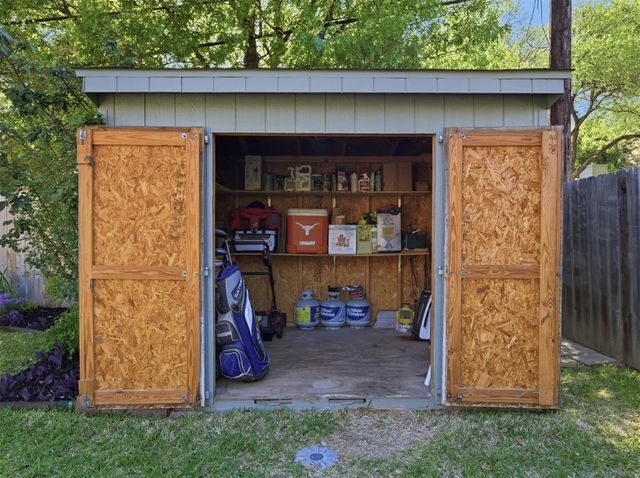 2810 Brandy LN, Georgetown, TX 78628