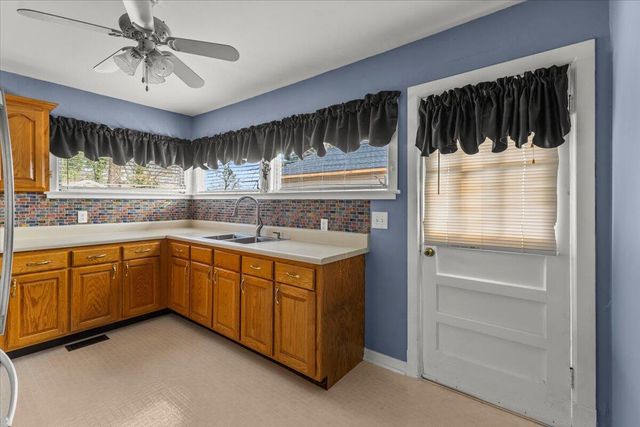 195 S Elmwood Street, Rossville, GA 30741