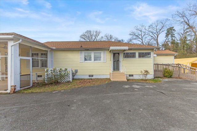 195 S Elmwood Street, Rossville, GA 30741