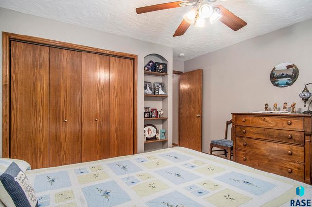 47852 273rd St Street, Harrisburg, SD 57032