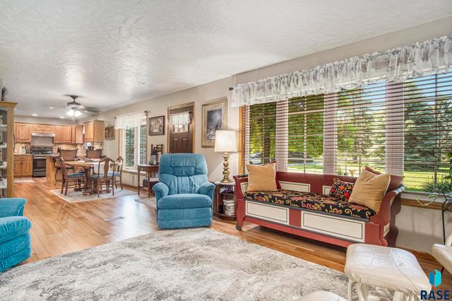 47852 273rd St Street, Harrisburg, SD 57032