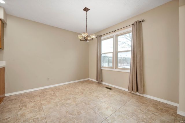 2804 W Palisades Parkway, Muncie, IN 47303