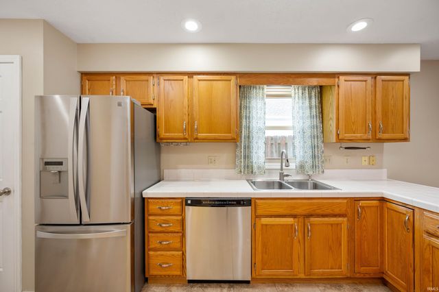 2804 W Palisades Parkway, Muncie, IN 47303