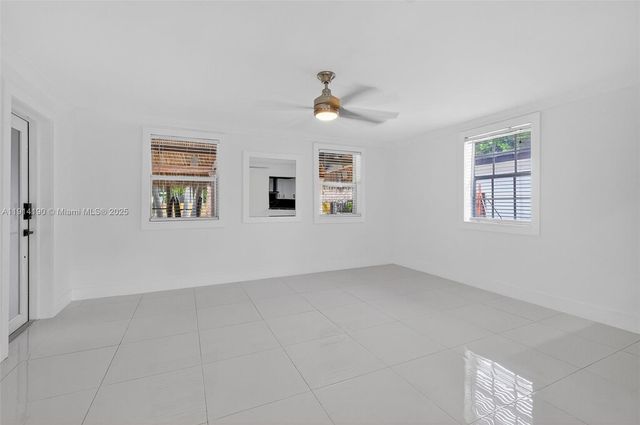 465 NW 153rd St, Miami, FL 33169