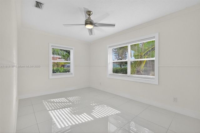 465 NW 153rd St, Miami, FL 33169