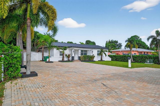 465 NW 153rd St, Miami, FL 33169