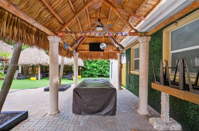 465 NW 153rd St, Miami, FL 33169