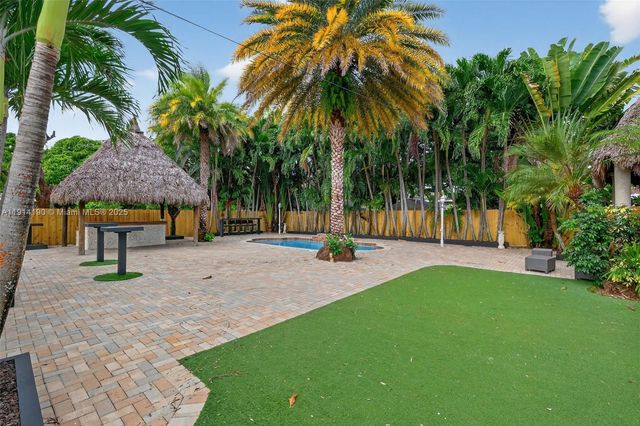 465 NW 153rd St, Miami, FL 33169