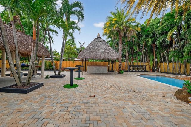 465 NW 153rd St, Miami, FL 33169