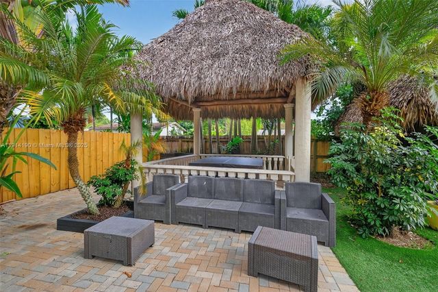 465 NW 153rd St, Miami, FL 33169