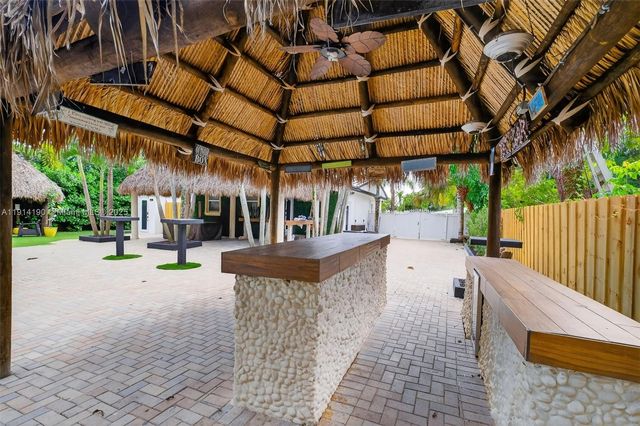 465 NW 153rd St, Miami, FL 33169