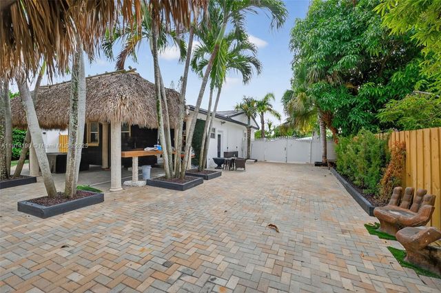 465 NW 153rd St, Miami, FL 33169